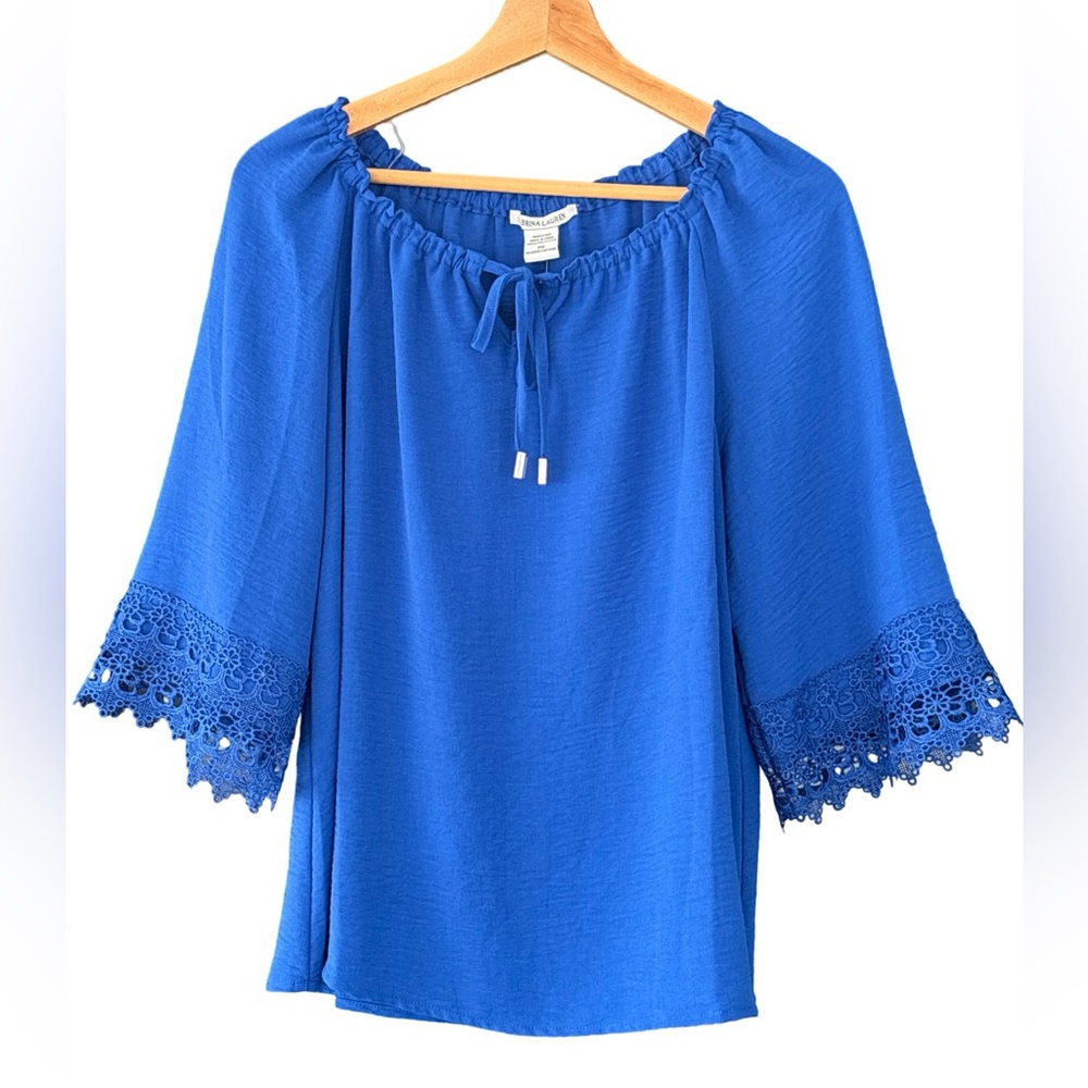 Sabrina Lauren women solid peasant blue top.  Size PS